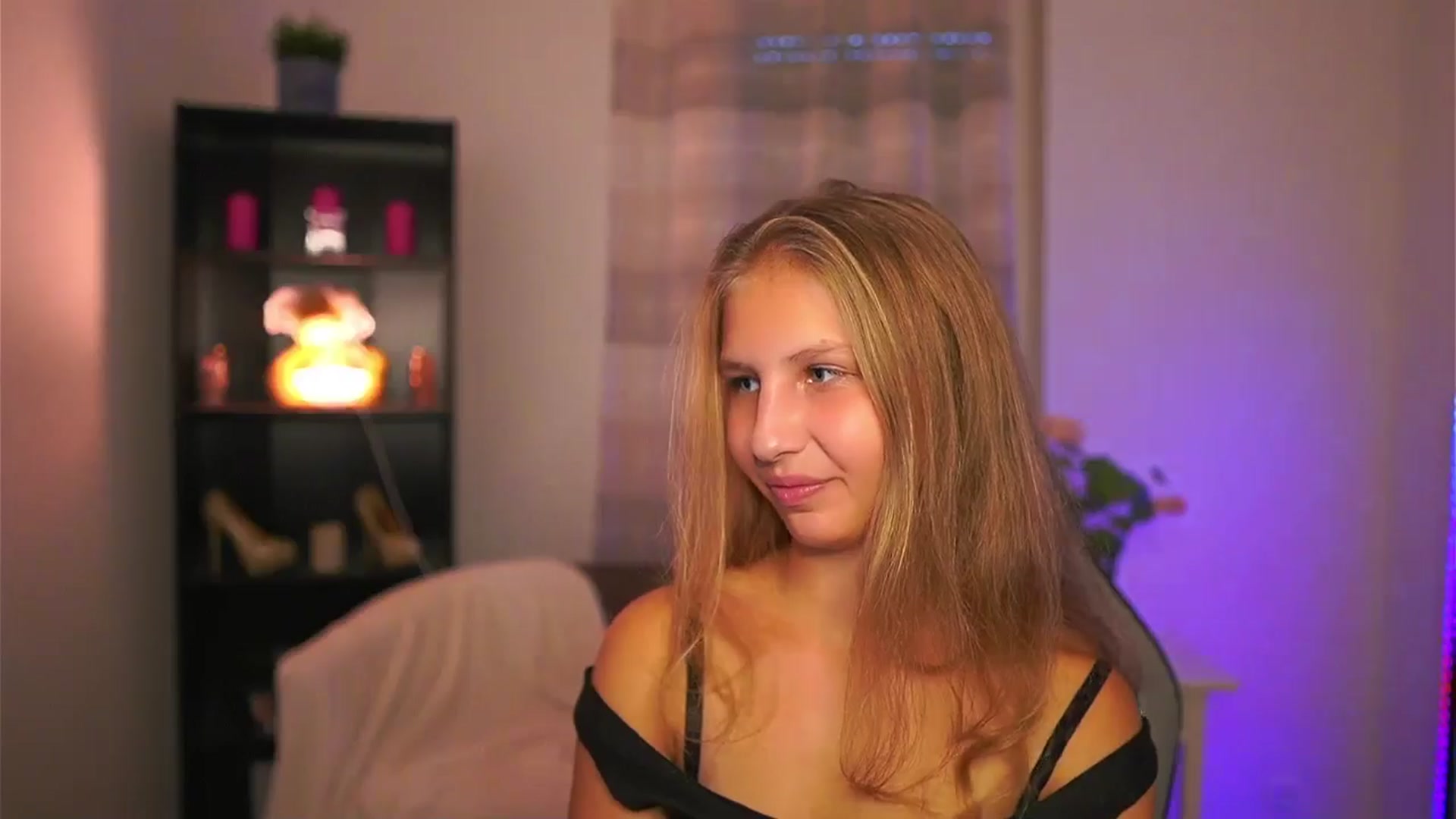 Gallery image thumbnail from Emmie_murray's myfreecams stream on, 10/12/2025, 15:58 image 13 of 20