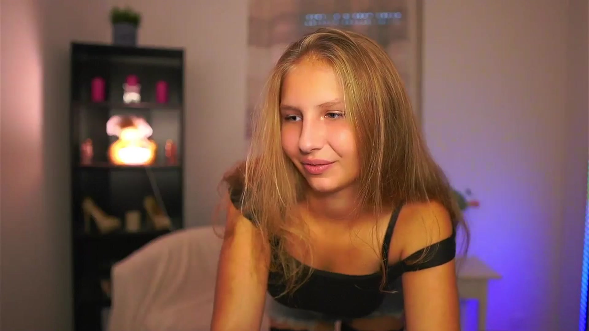 Gallery image thumbnail from Emmie_murray's myfreecams stream on, 10/12/2025, 15:58 image 11 of 20