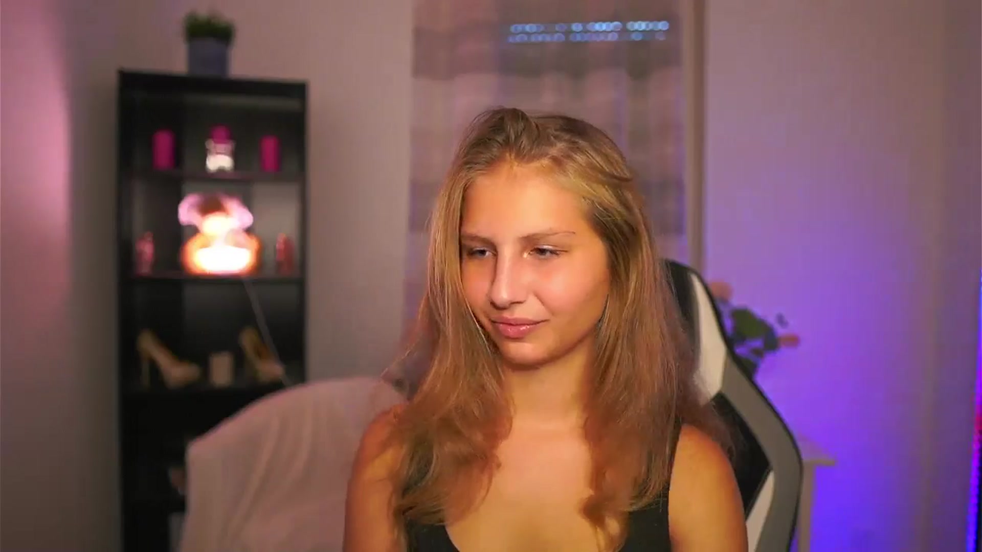 Gallery image thumbnail from Emmie_murray's myfreecams stream on, 10/12/2025, 15:58 image 7 of 20