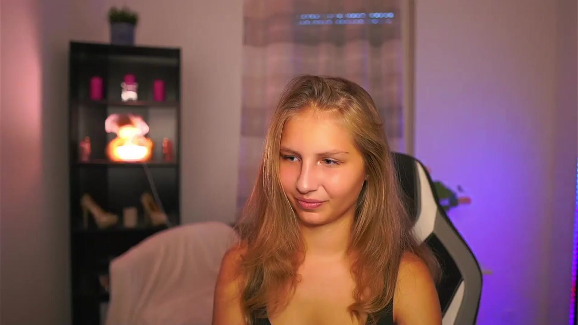 Gallery image thumbnail from Emmie_murray's myfreecams stream on, 10/12/2025, 15:58 image 8 of 20