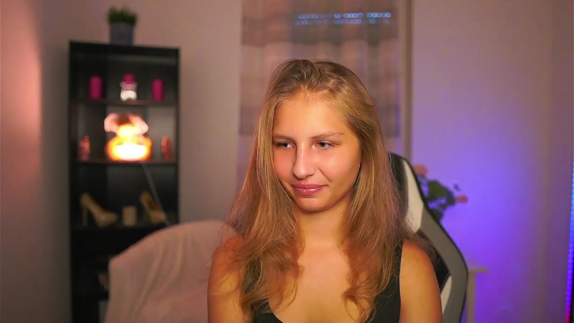 Gallery image thumbnail from Emmie_murray's myfreecams stream on, 10/12/2025, 15:58 image 9 of 20