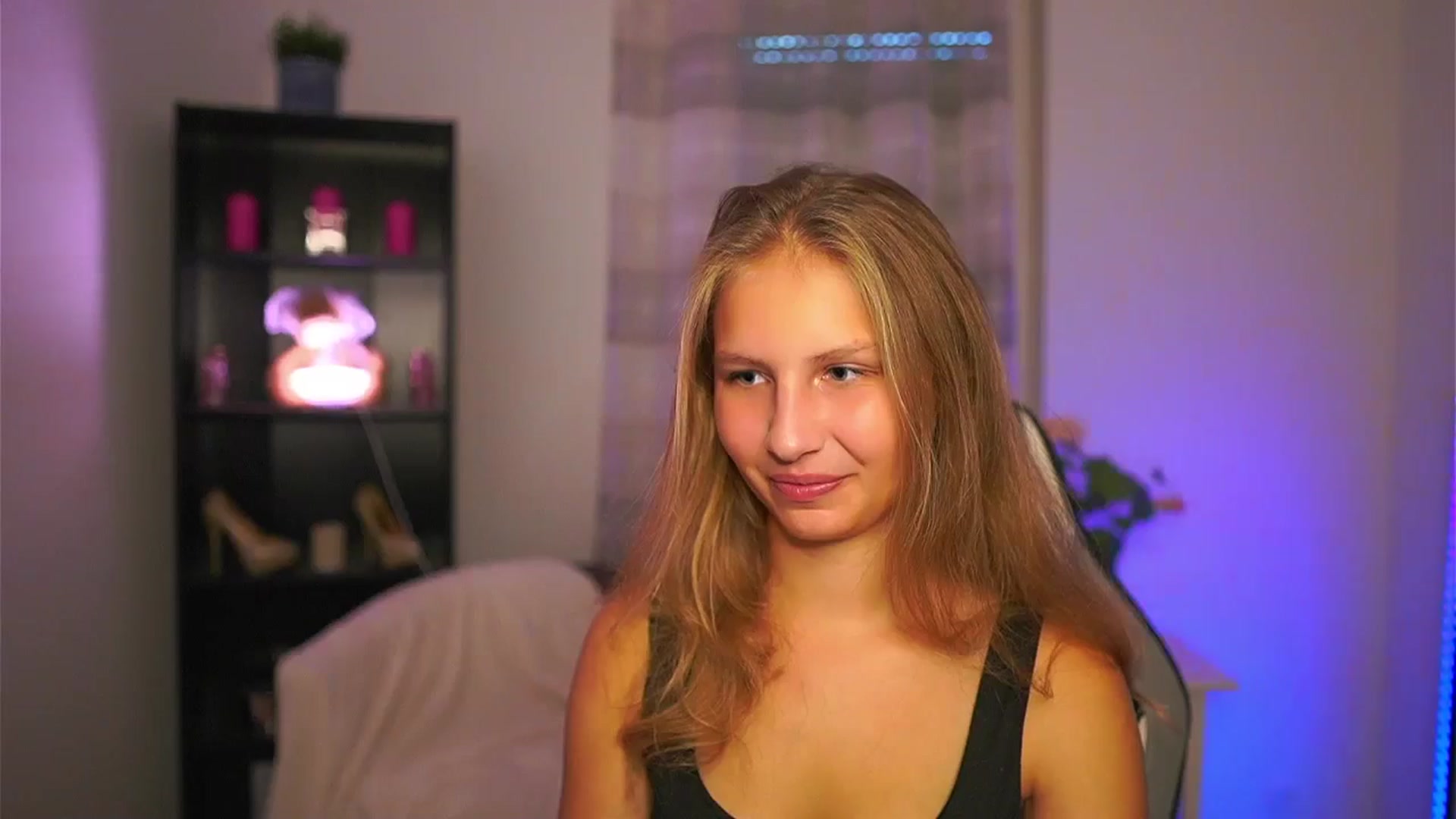 Gallery image thumbnail from Emmie_murray's myfreecams stream on, 10/12/2025, 15:58 image 4 of 20