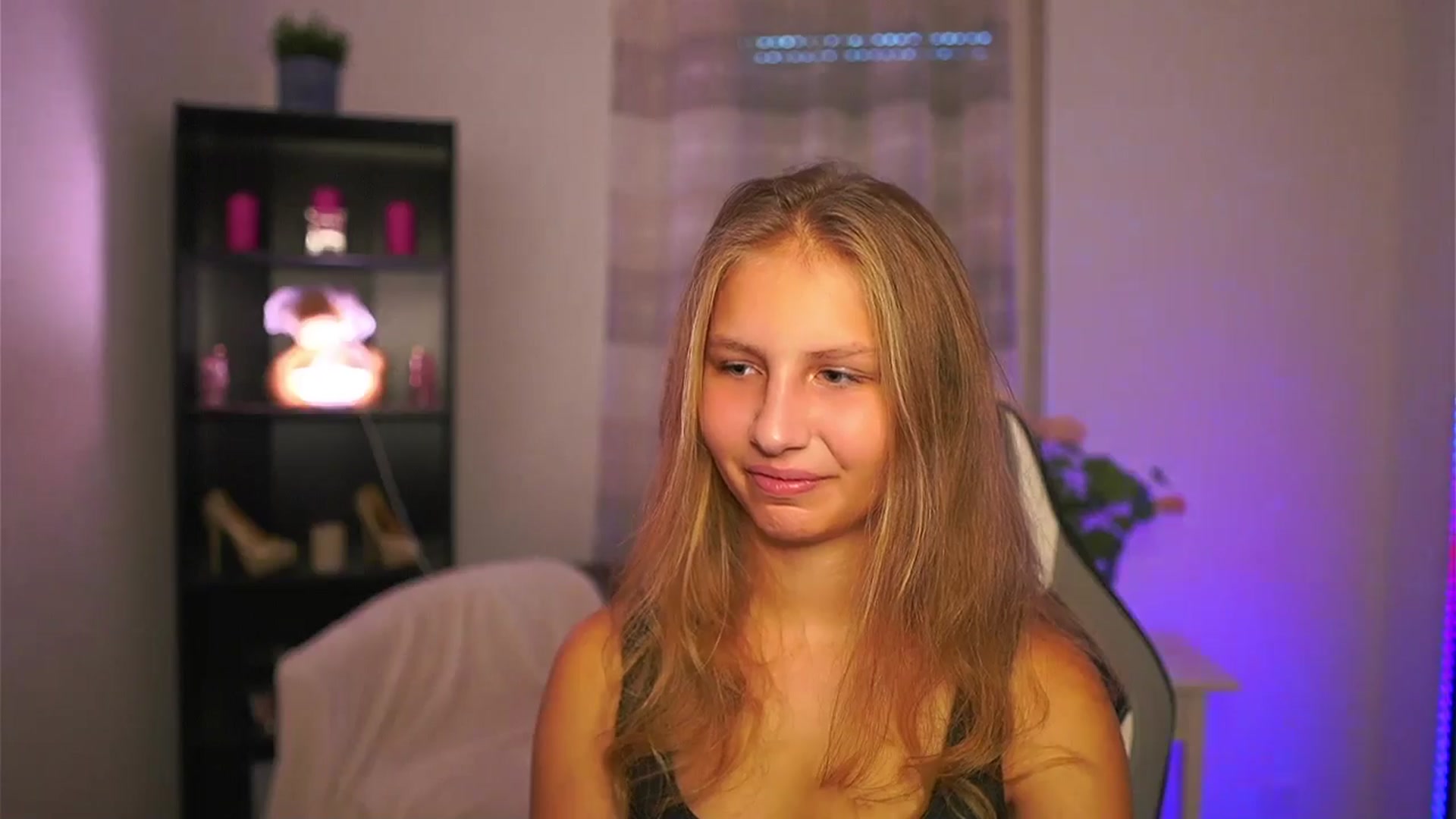 Gallery image thumbnail from Emmie_murray's myfreecams stream on, 10/12/2025, 15:58 image 6 of 20