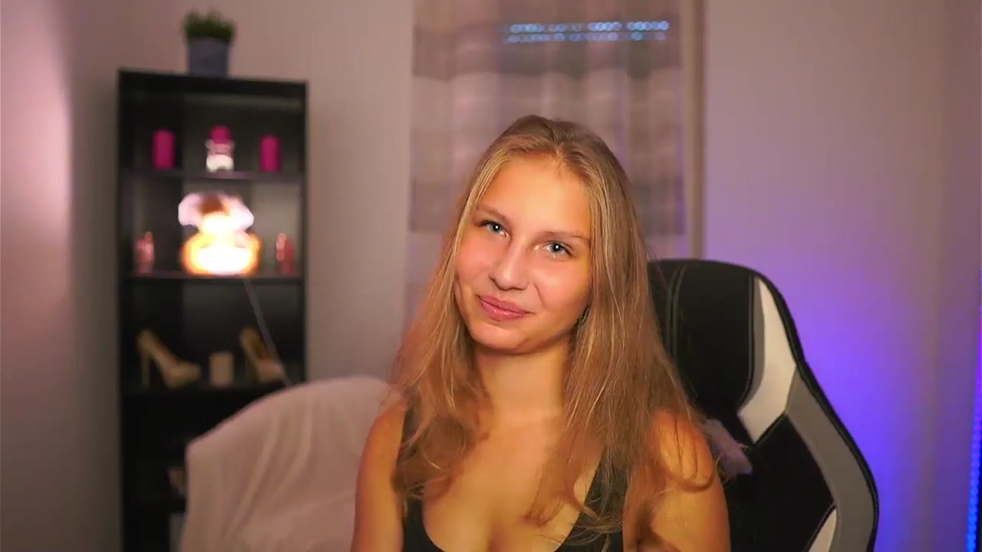 Gallery image thumbnail from Emmie_murray's myfreecams stream on, 10/12/2025, 15:58 image 5 of 20