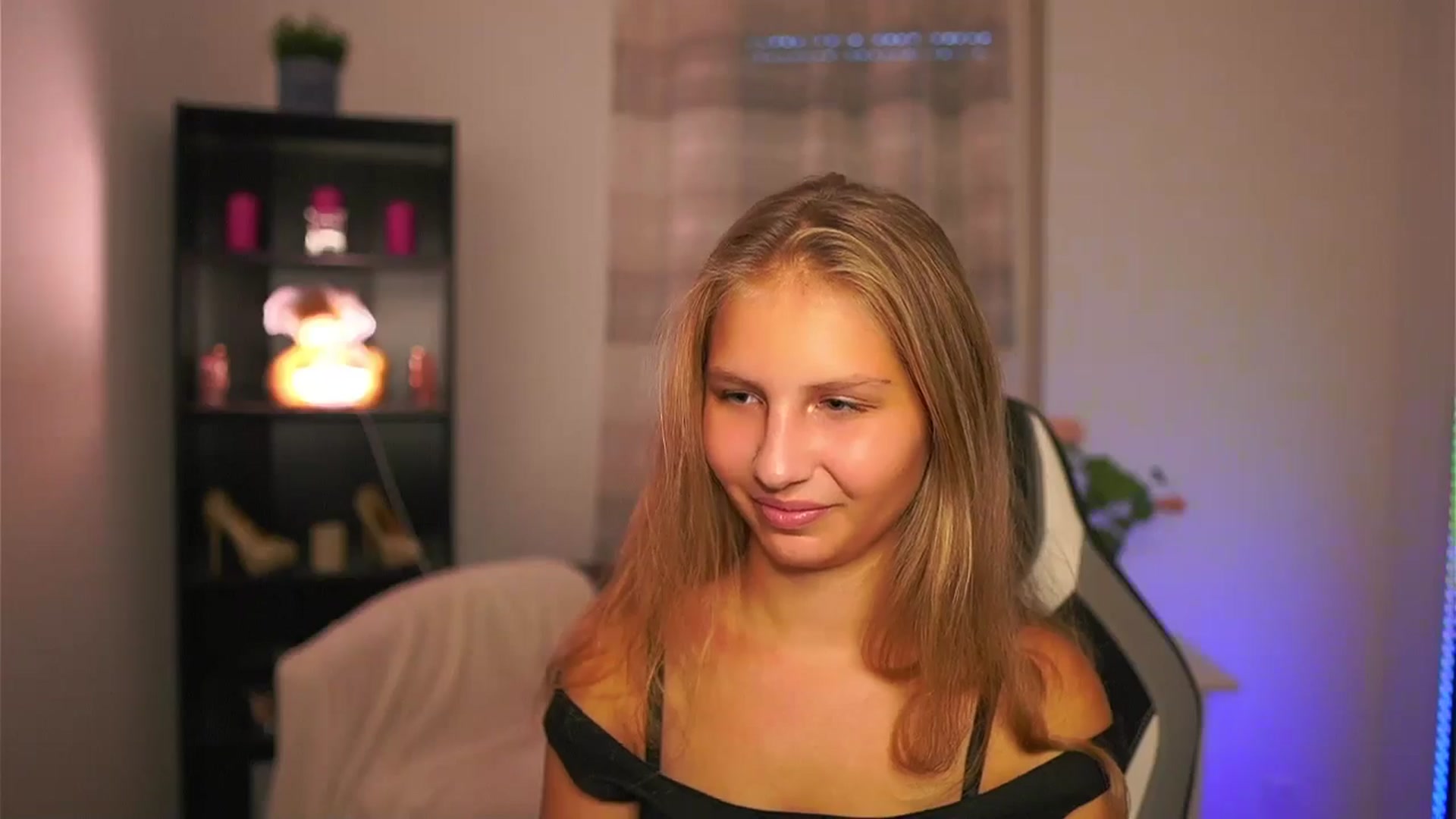 Gallery image thumbnail from Emmie_murray's myfreecams stream on, 10/12/2025, 15:58 image 12 of 20