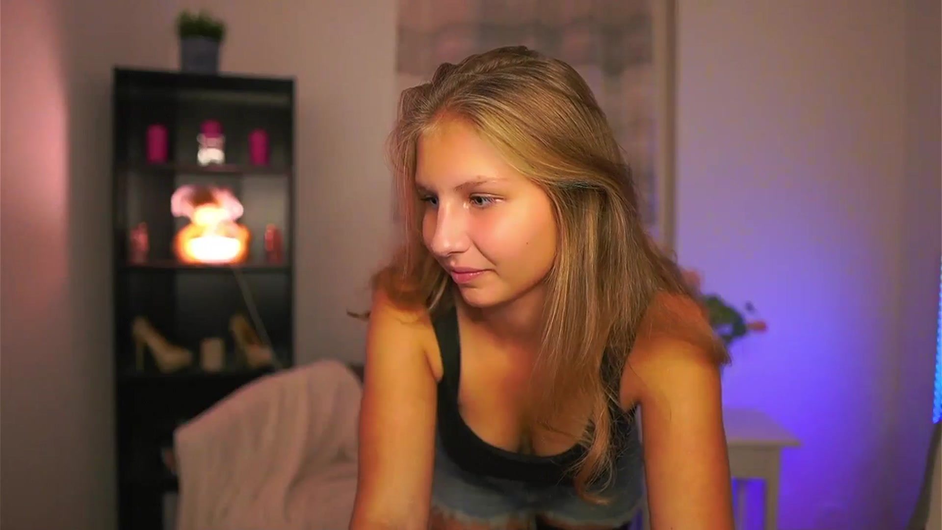 Gallery image thumbnail from Emmie_murray's myfreecams stream on, 10/12/2025, 17:48 image 8 of 20