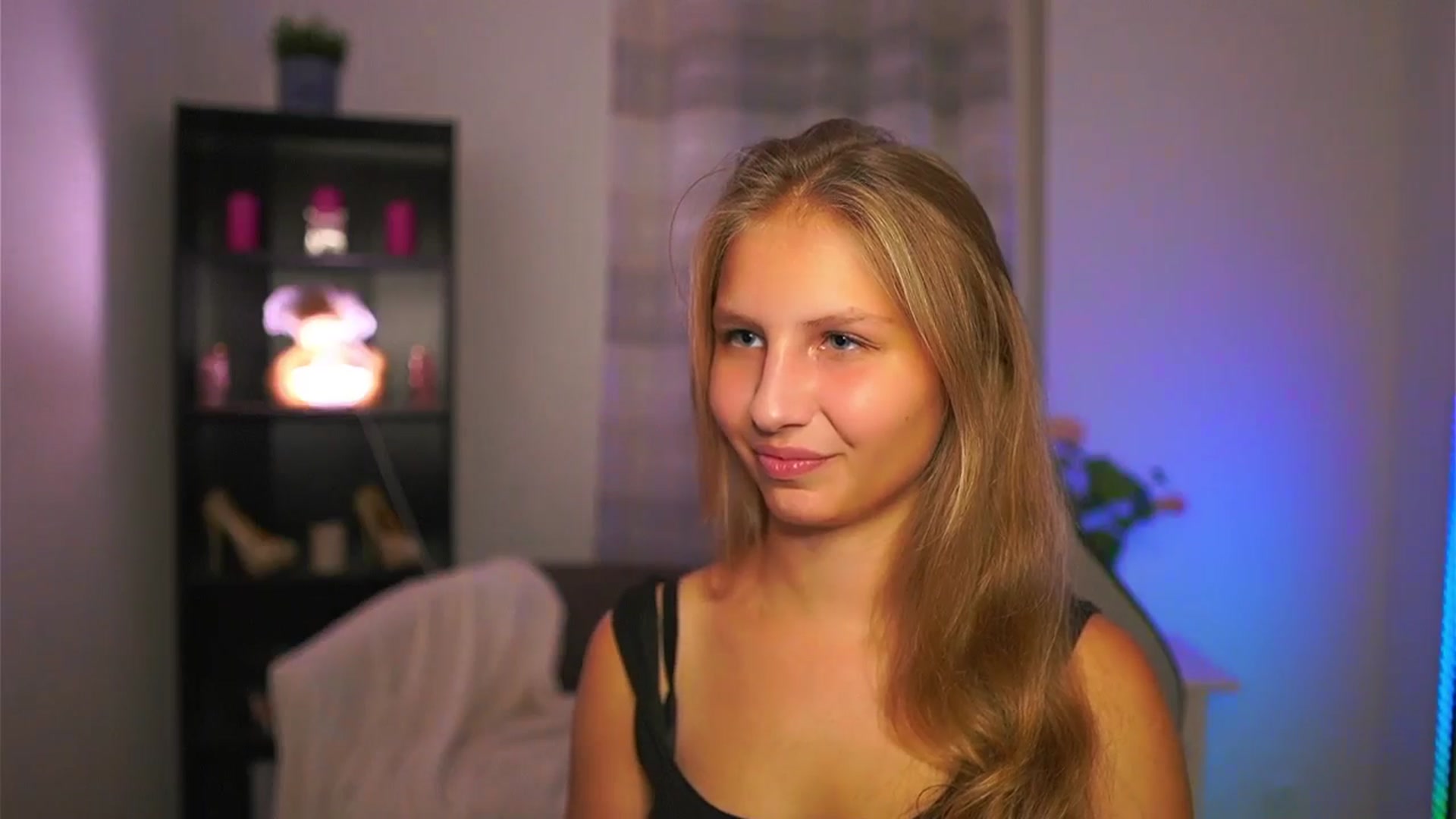 Gallery image thumbnail from Emmie_murray's myfreecams stream on, 10/12/2025, 17:48 image 2 of 20