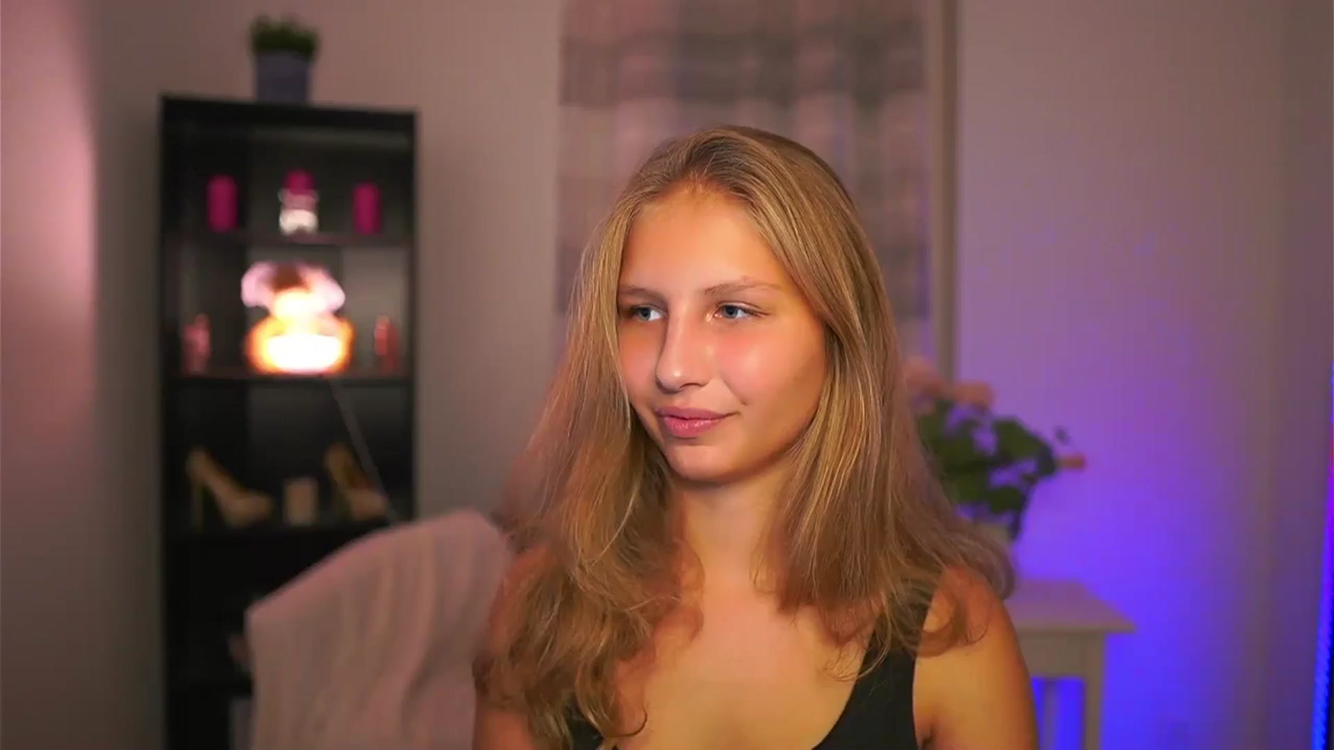 Gallery image thumbnail from Emmie_murray's myfreecams stream on, 10/12/2025, 17:48 image 5 of 20