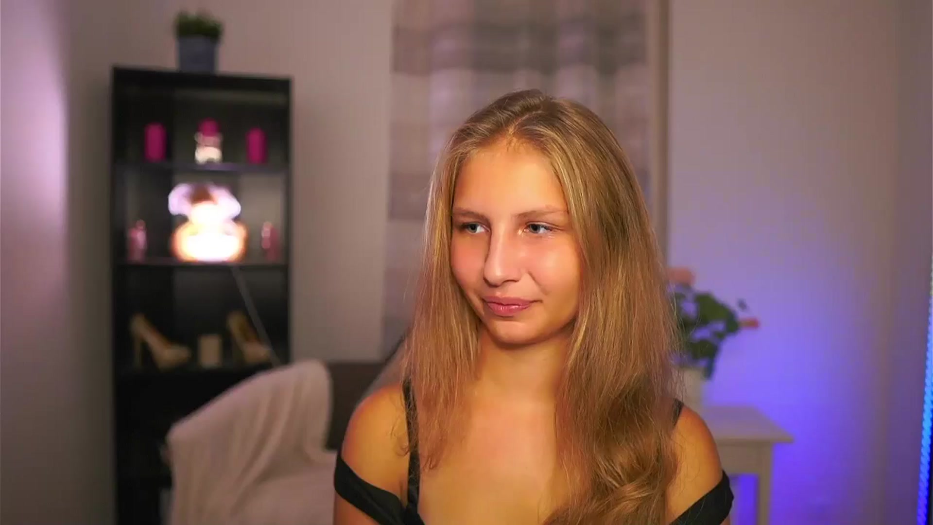 Gallery image thumbnail from Emmie_murray's myfreecams stream on, 10/12/2025, 17:48 image 19 of 20