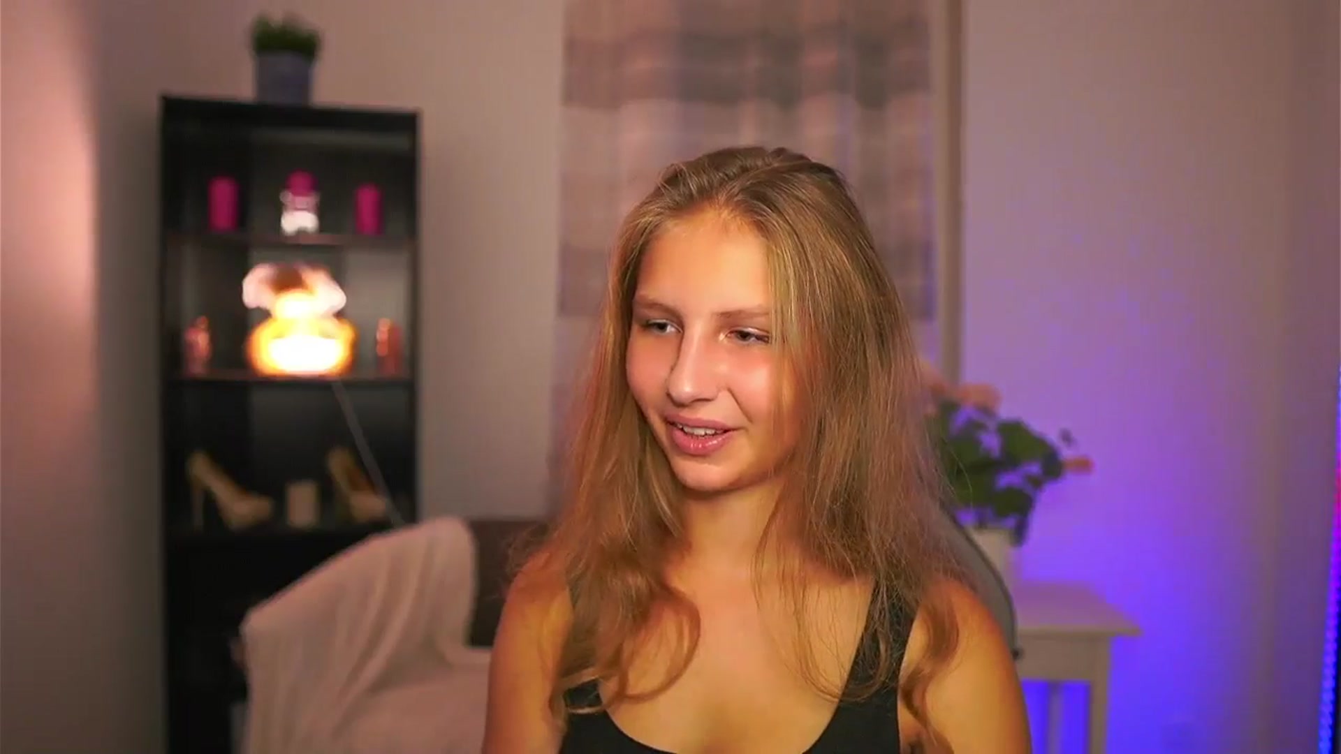Gallery image thumbnail from Emmie_murray's myfreecams stream on, 10/12/2025, 17:48 image 16 of 20