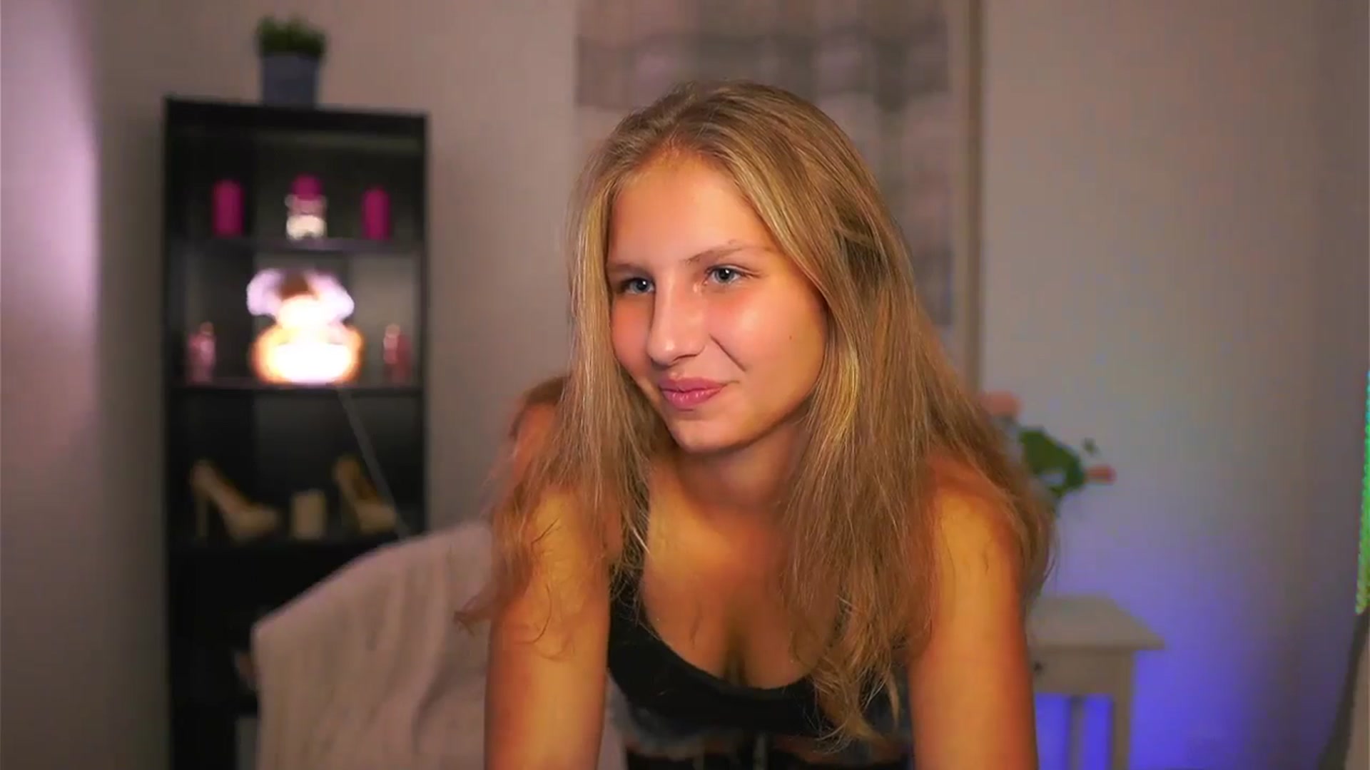 Gallery image thumbnail from Emmie_murray's myfreecams stream on, 10/12/2025, 17:48 image 10 of 20