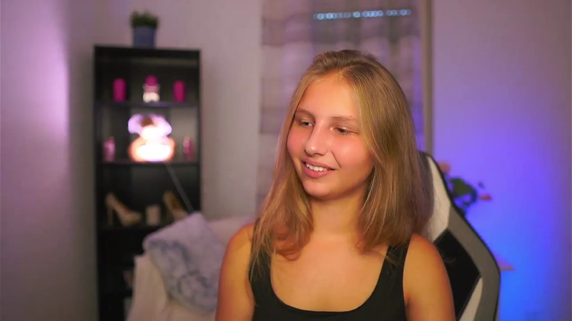 Gallery image thumbnail from Emmie_murray's myfreecams stream on, 10/15/2025, 13:39 image 20 of 20