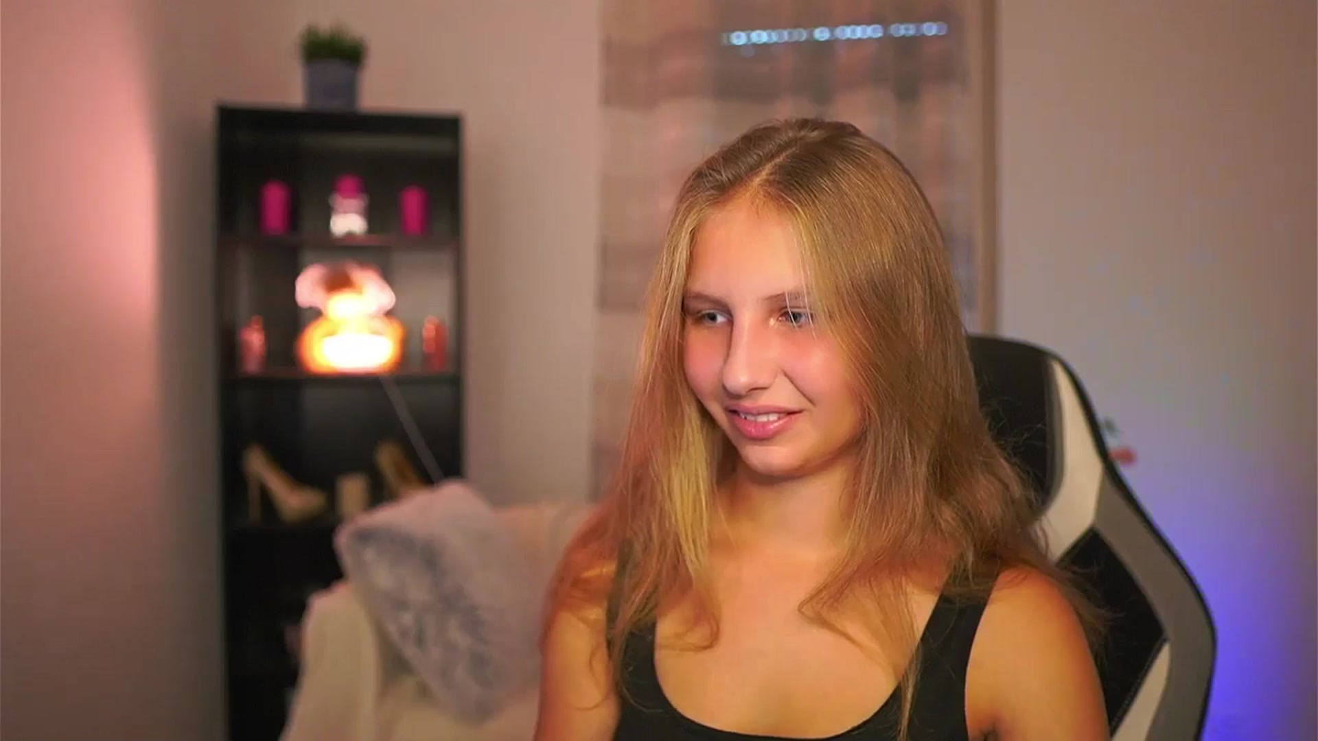 Gallery image thumbnail from Emmie_murray's myfreecams stream on, 10/15/2025, 13:39 image 7 of 20