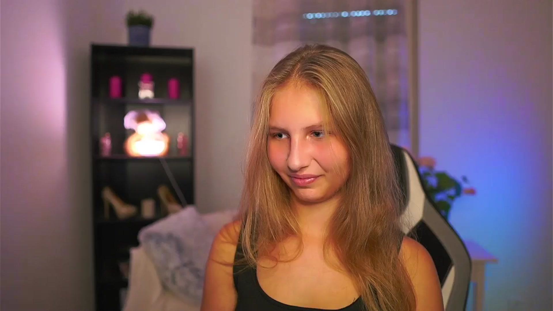 Gallery image thumbnail from Emmie_murray's myfreecams stream on, 10/15/2025, 13:39 image 12 of 20