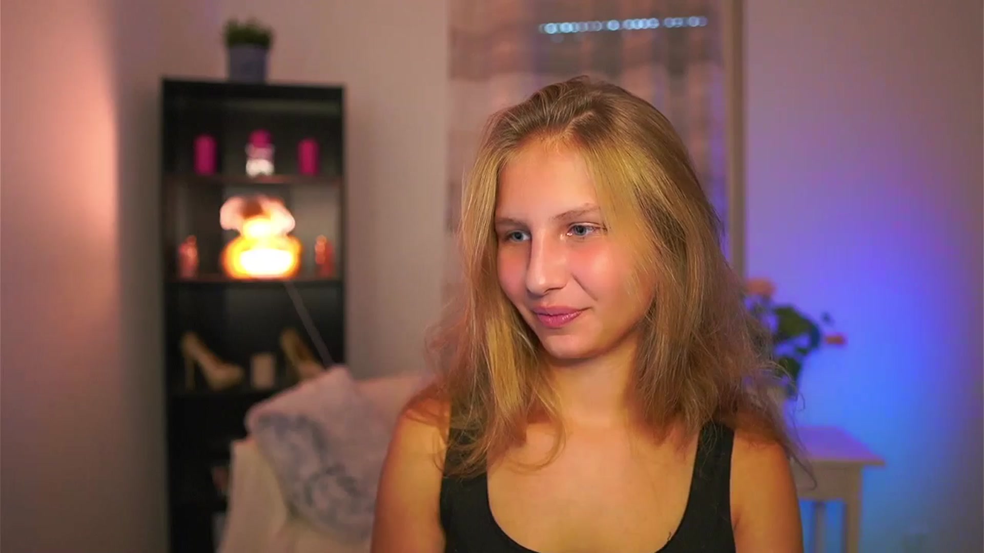 Gallery image thumbnail from Emmie_murray's myfreecams stream on, 10/15/2025, 13:39 image 9 of 20