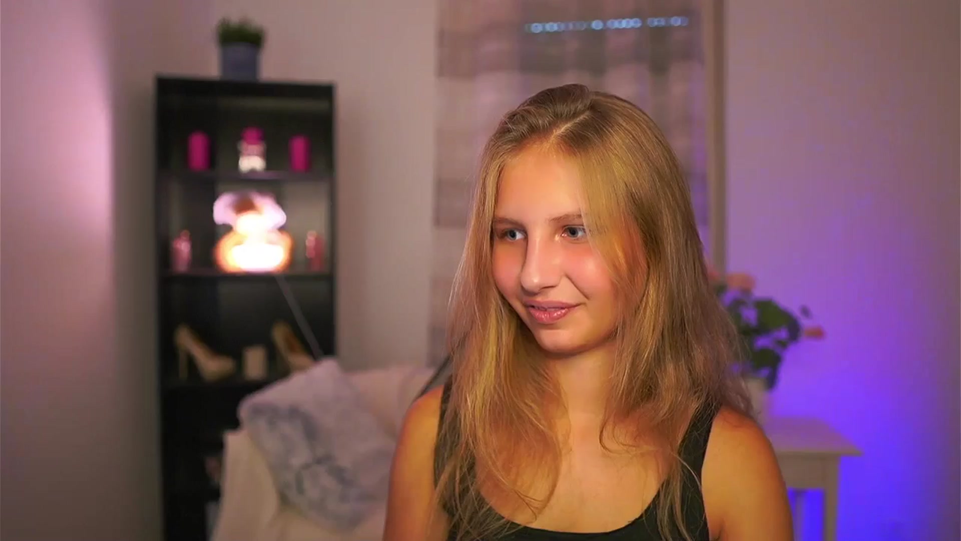 Gallery image thumbnail from Emmie_murray's myfreecams stream on, 10/15/2025, 14:53 image 5 of 20