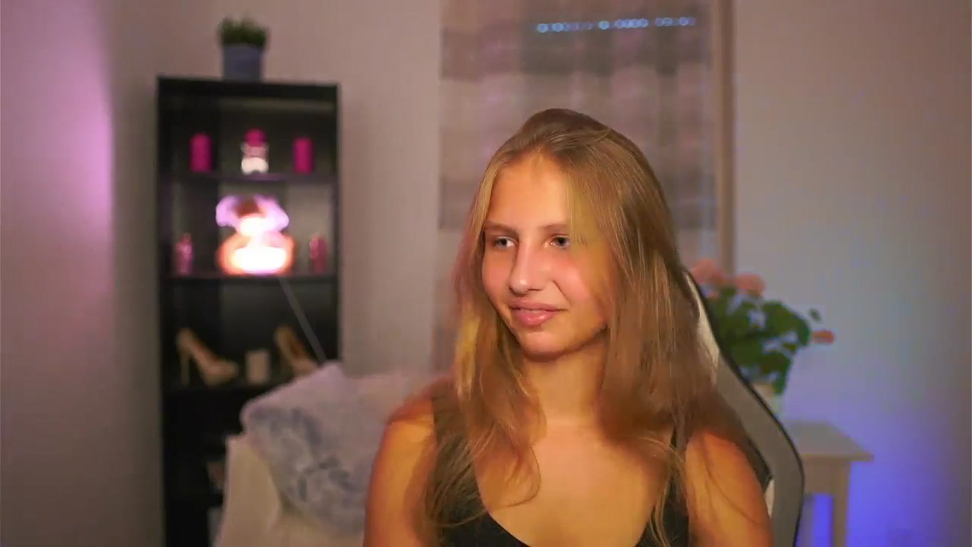 Gallery image thumbnail from Emmie_murray's myfreecams stream on, 10/15/2025, 14:53 image 20 of 20