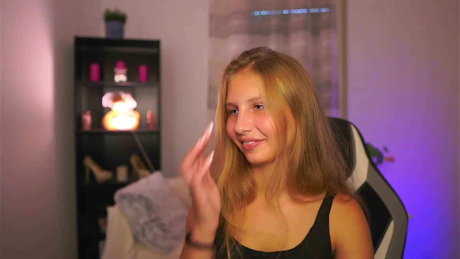 Gallery image thumbnail from Emmie_murray's myfreecams stream on, 10/15/2025, 14:53 image 7 of 20