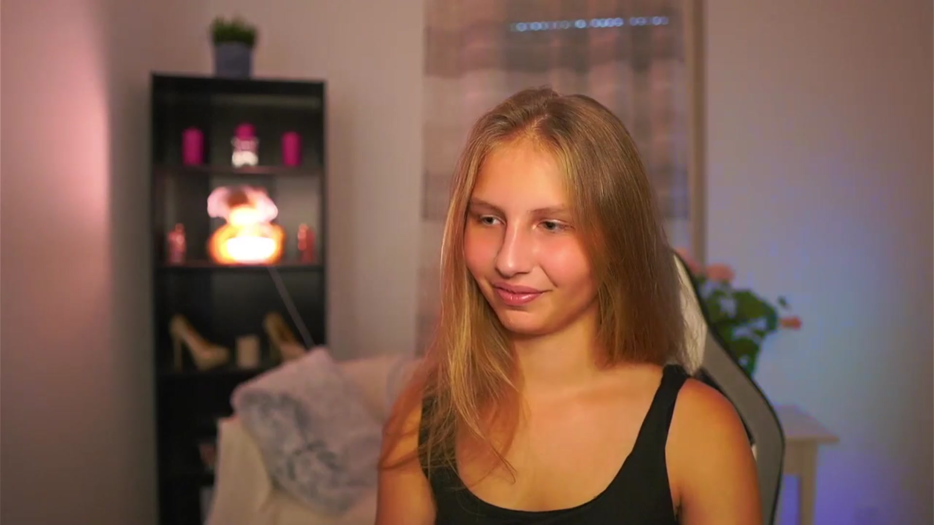 Gallery image thumbnail from Emmie_murray's myfreecams stream on, 10/15/2025, 14:53 image 2 of 20