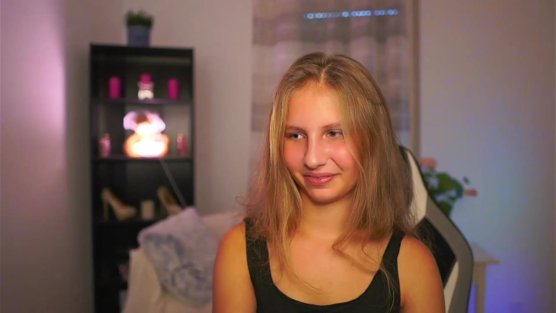 Gallery image thumbnail from Emmie_murray's myfreecams stream on, 10/15/2025, 14:53 image 8 of 20