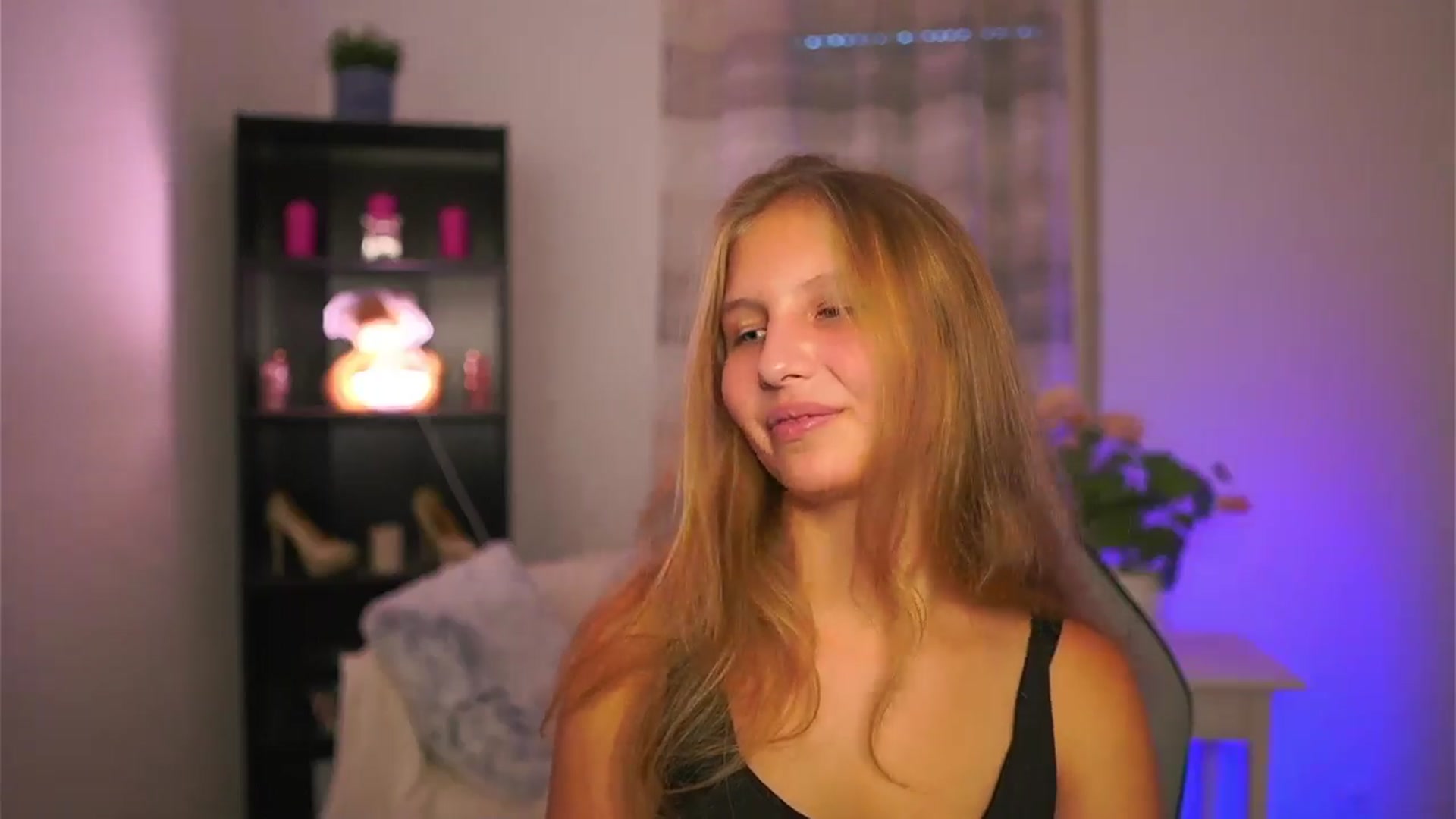 Gallery image thumbnail from Emmie_murray's myfreecams stream on, 10/15/2025, 14:53 image 19 of 20