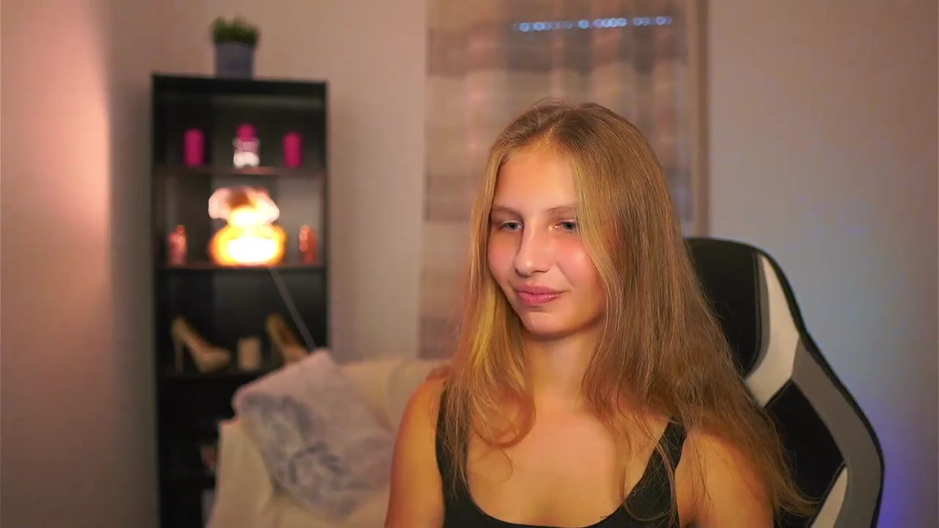 Gallery image thumbnail from Emmie_murray's myfreecams stream on, 10/15/2025, 14:53 image 16 of 20