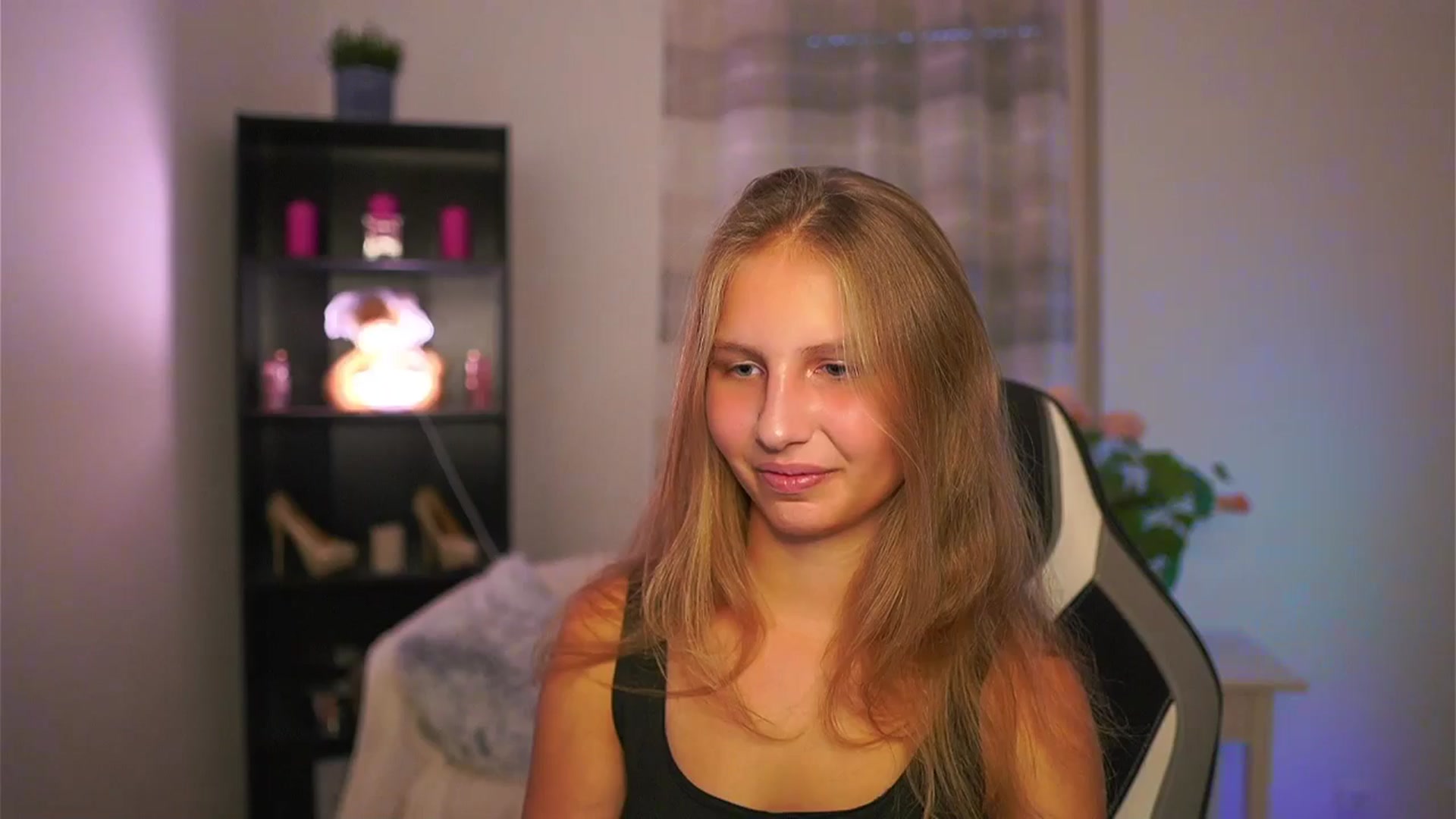 Gallery image thumbnail from Emmie_murray's myfreecams stream on, 10/15/2025, 15:59 image 12 of 20