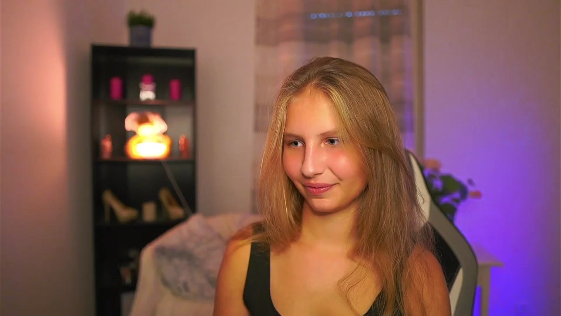 Gallery image thumbnail from Emmie_murray's myfreecams stream on, 10/15/2025, 15:59 image 5 of 20