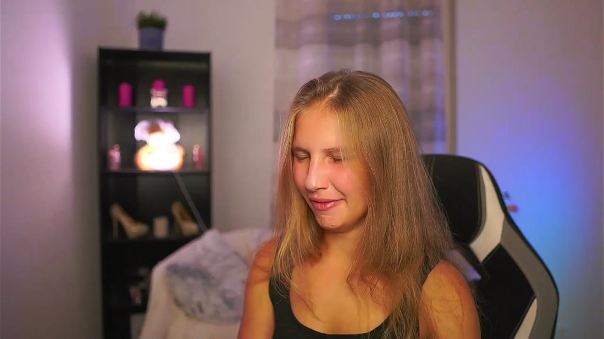 Gallery image thumbnail from Emmie_murray's myfreecams stream on, 10/15/2025, 15:59 image 7 of 20