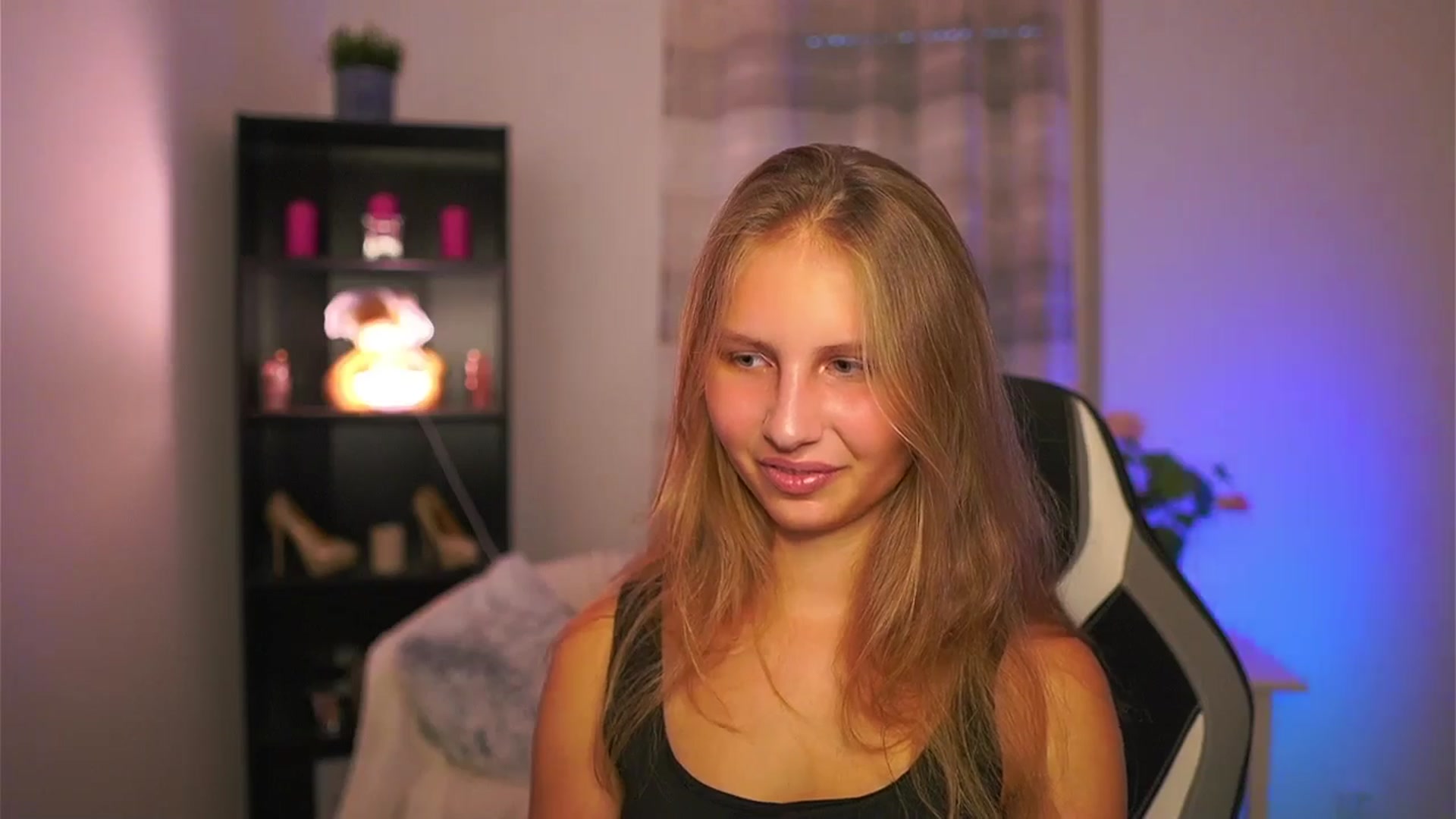 Gallery image thumbnail from Emmie_murray's myfreecams stream on, 10/15/2025, 15:59 image 11 of 20