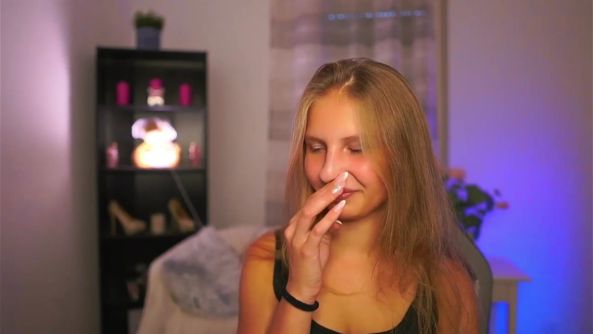 Gallery image thumbnail from Emmie_murray's myfreecams stream on, 10/15/2025, 15:59 image 6 of 20