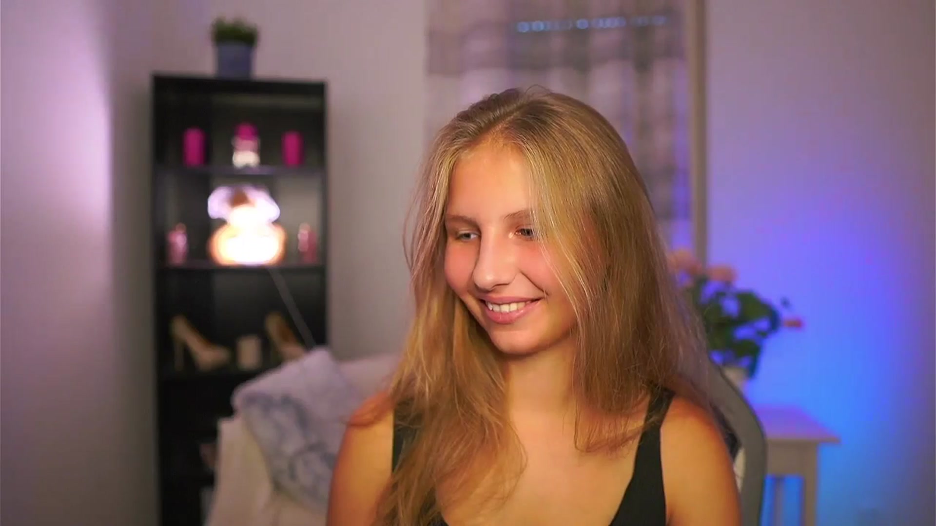 Gallery image thumbnail from Emmie_murray's myfreecams stream on, 10/15/2025, 15:59 image 2 of 20