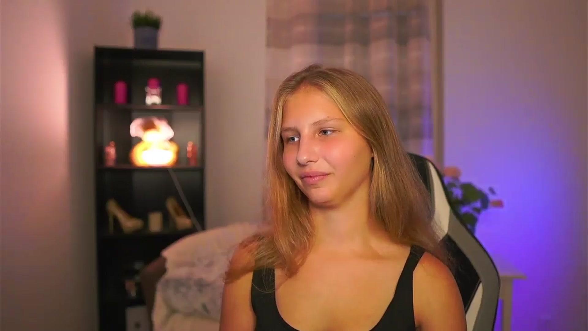 Gallery image thumbnail from Emmie_murray's myfreecams stream on, 10/15/2025, 15:59 image 18 of 20