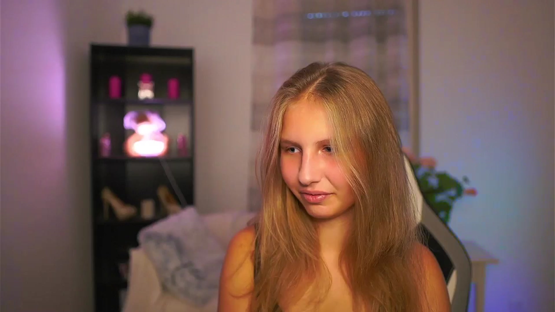 Gallery image thumbnail from Emmie_murray's myfreecams stream on, 10/15/2025, 15:59 image 3 of 20