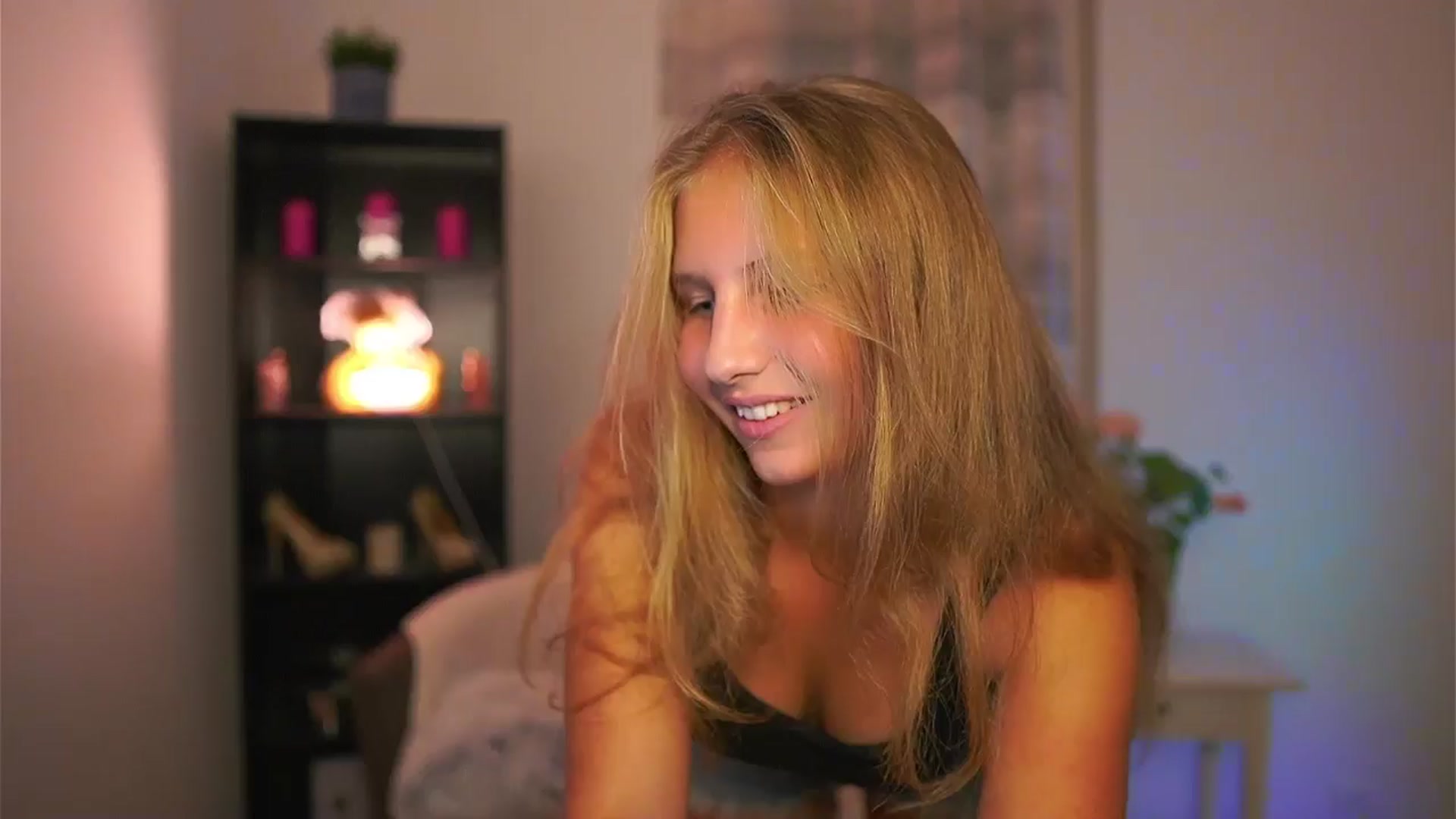 Gallery image thumbnail from Emmie_murray's myfreecams stream on, 10/15/2025, 16:44 image 1 of 20