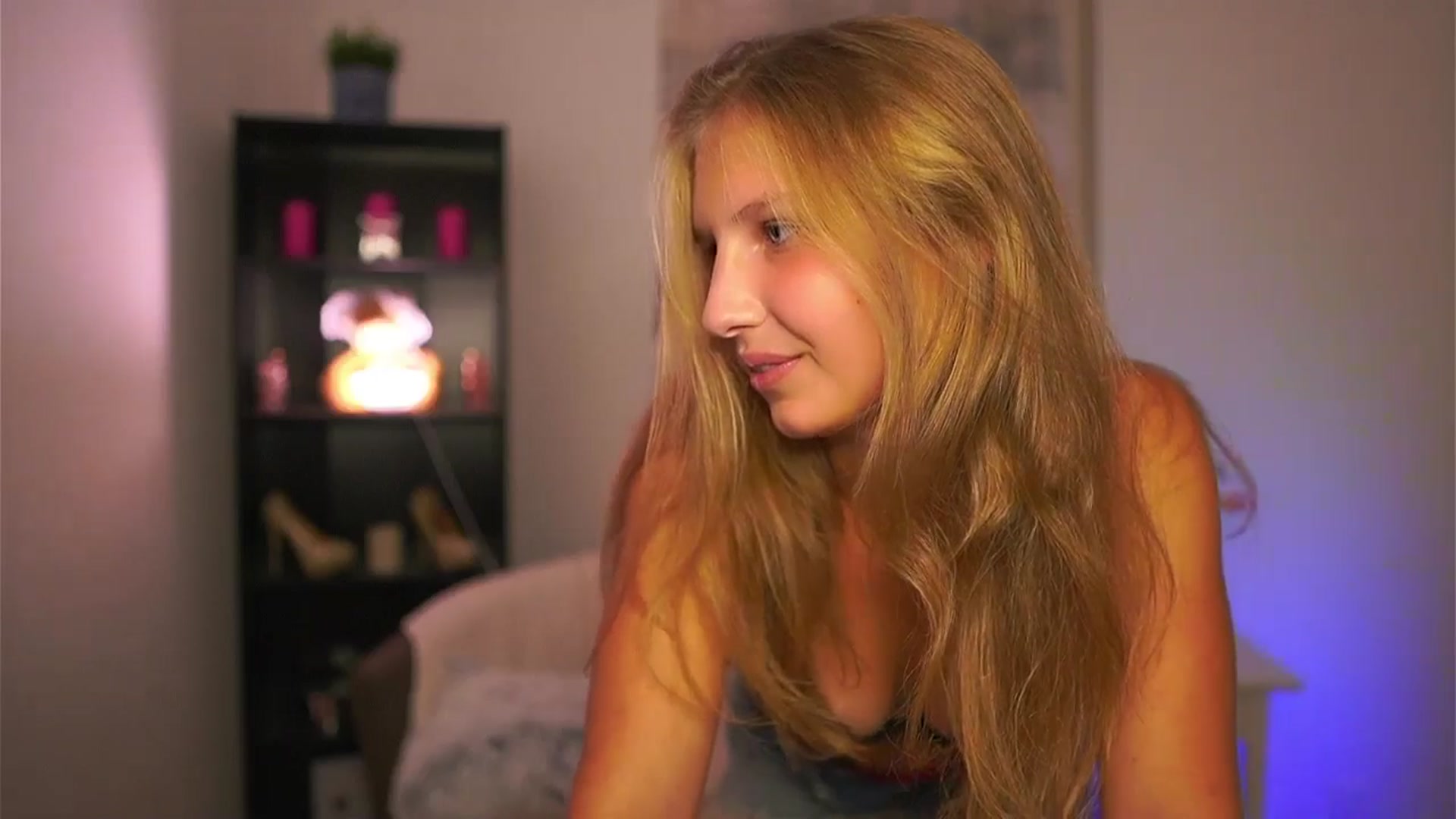 Gallery image thumbnail from Emmie_murray's myfreecams stream on, 10/15/2025, 16:44 image 14 of 20