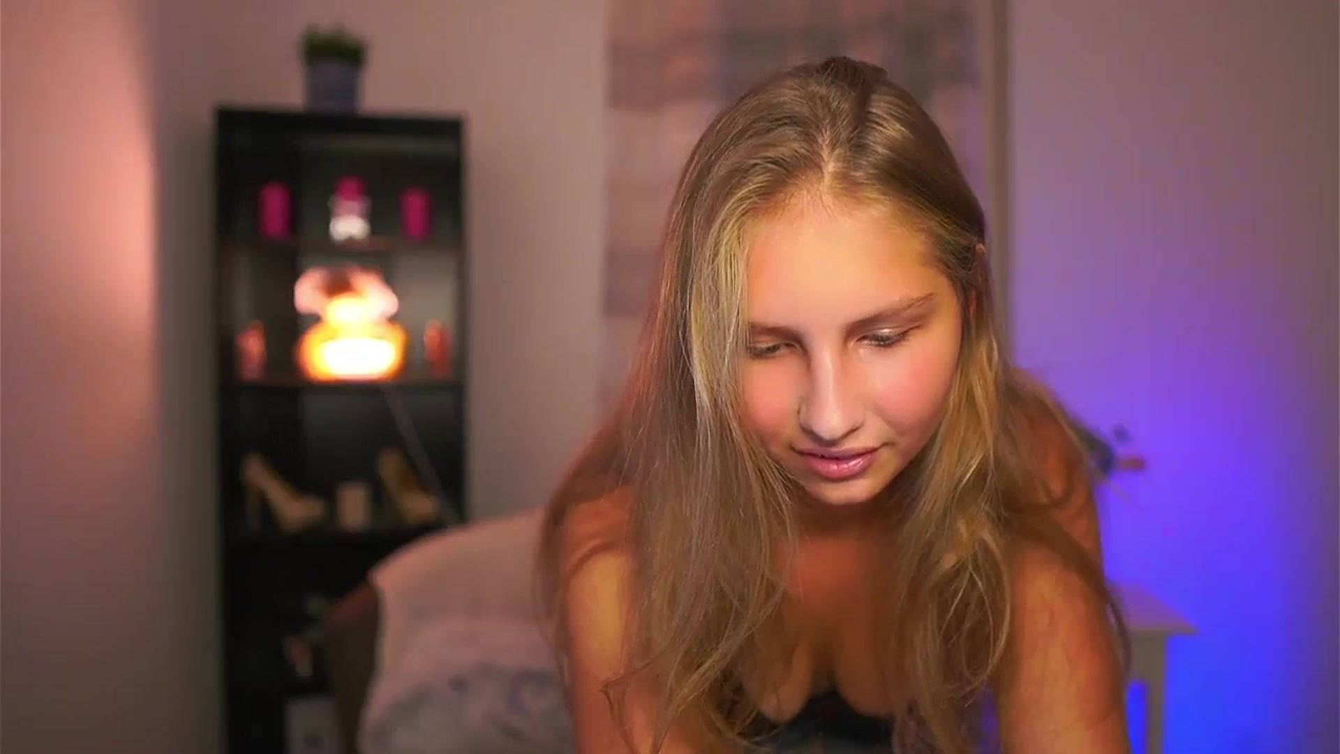 Gallery image thumbnail from Emmie_murray's myfreecams stream on, 10/15/2025, 16:44 image 13 of 20