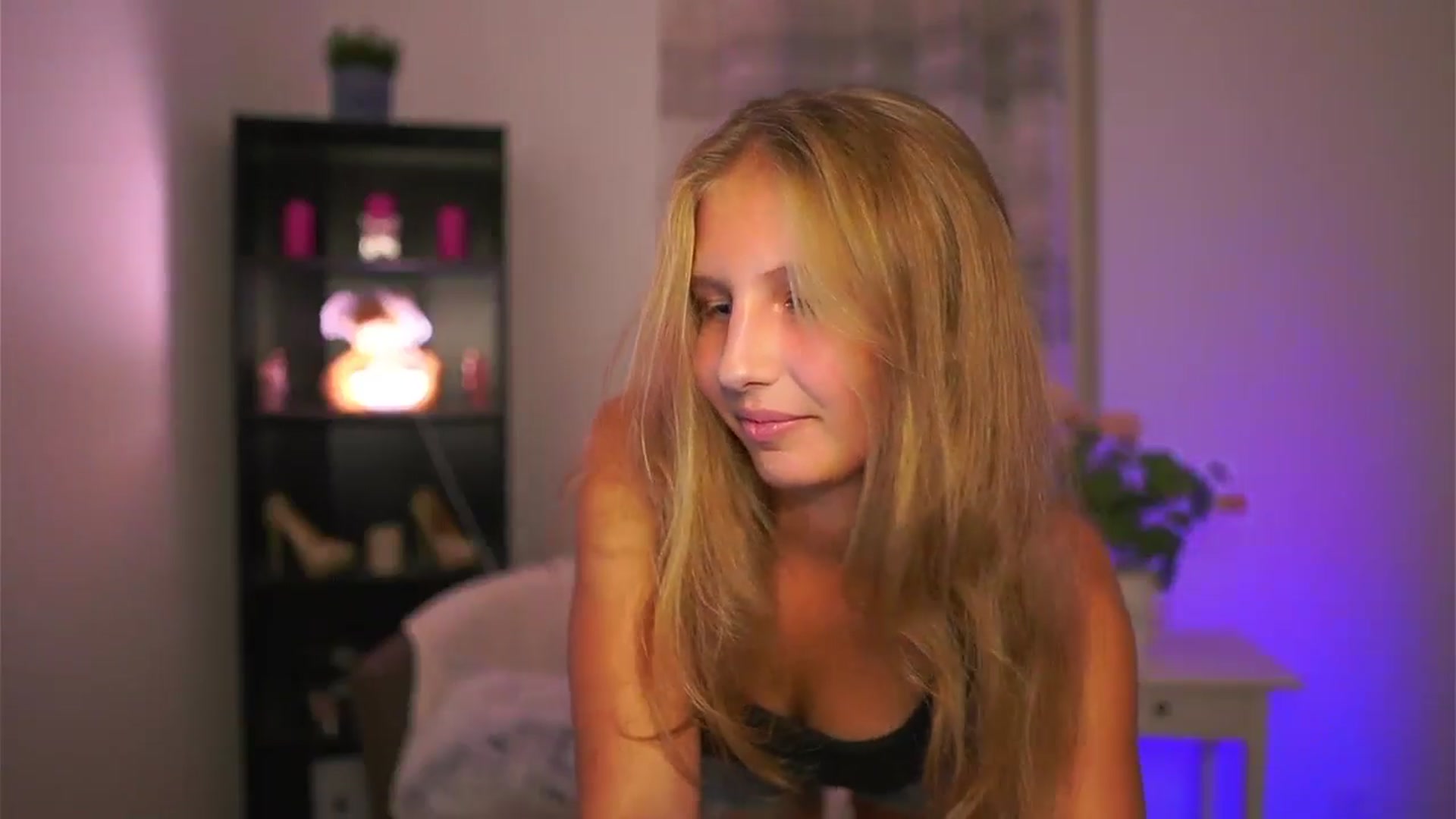 Gallery image thumbnail from Emmie_murray's myfreecams stream on, 10/15/2025, 16:44 image 2 of 20