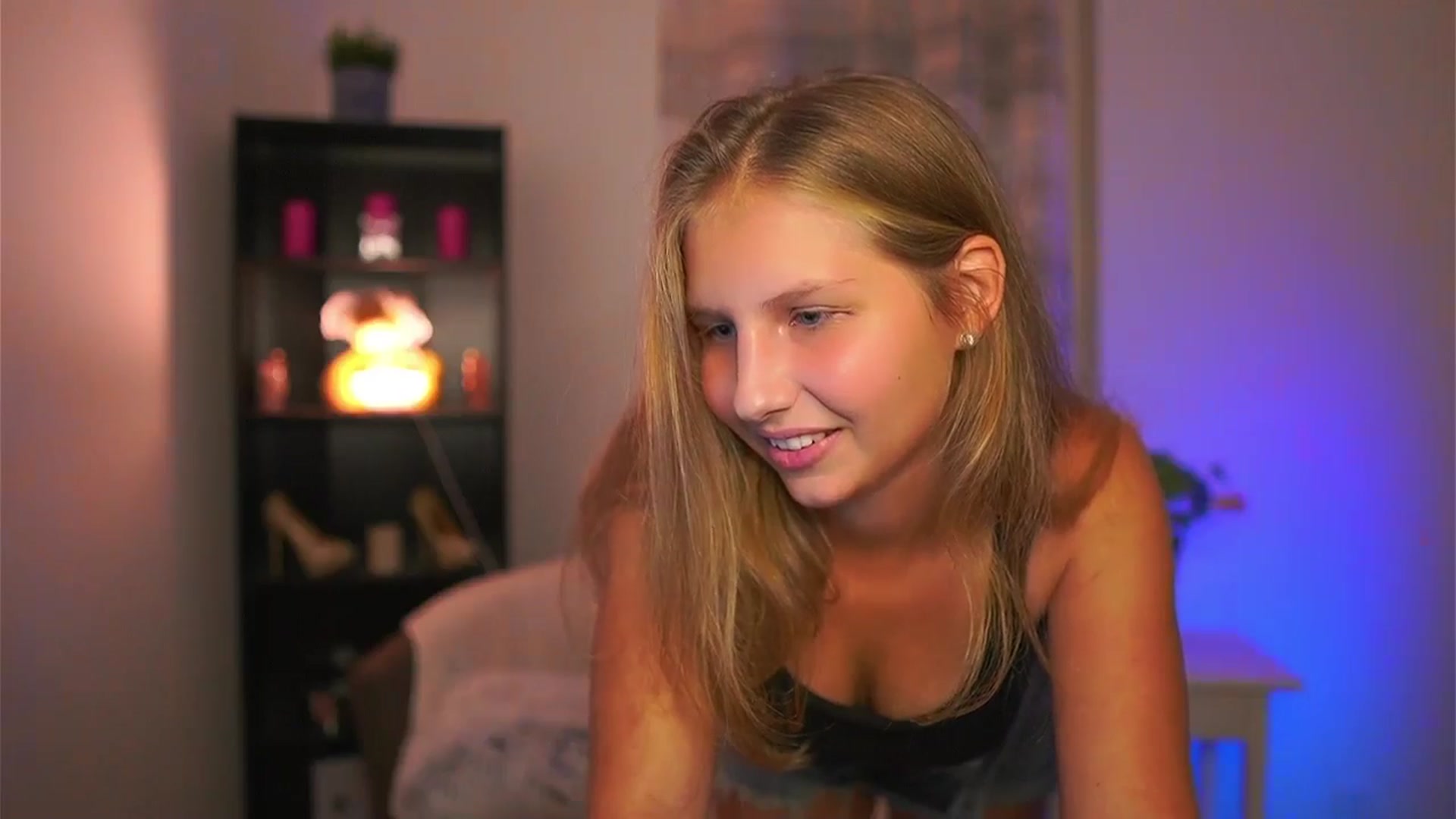Gallery image thumbnail from Emmie_murray's myfreecams stream on, 10/15/2025, 16:44 image 6 of 20