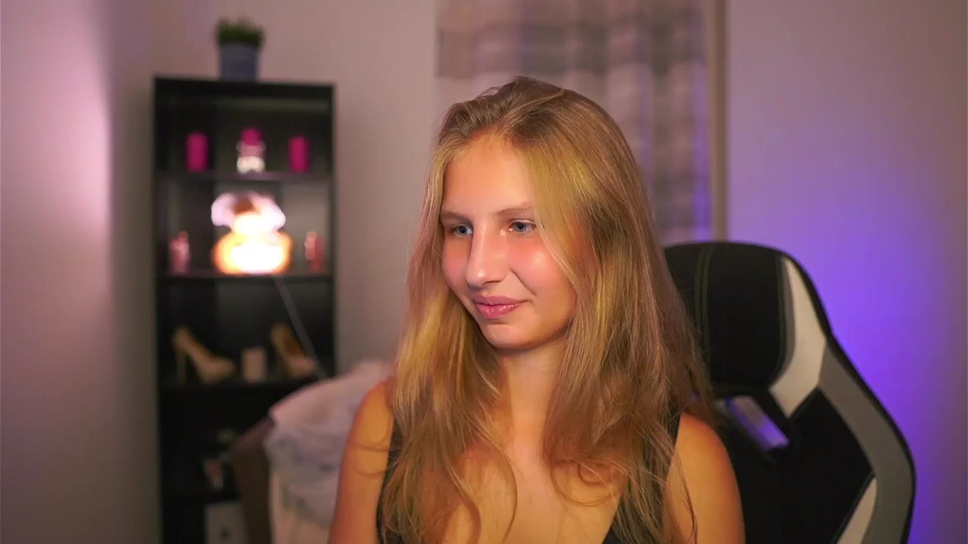 Gallery image thumbnail from Emmie_murray's myfreecams stream on, 10/15/2025, 17:59 image 20 of 20