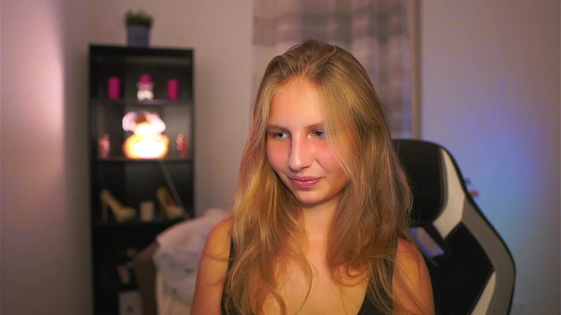Gallery image thumbnail from Emmie_murray's myfreecams stream on, 10/15/2025, 17:59 image 16 of 20