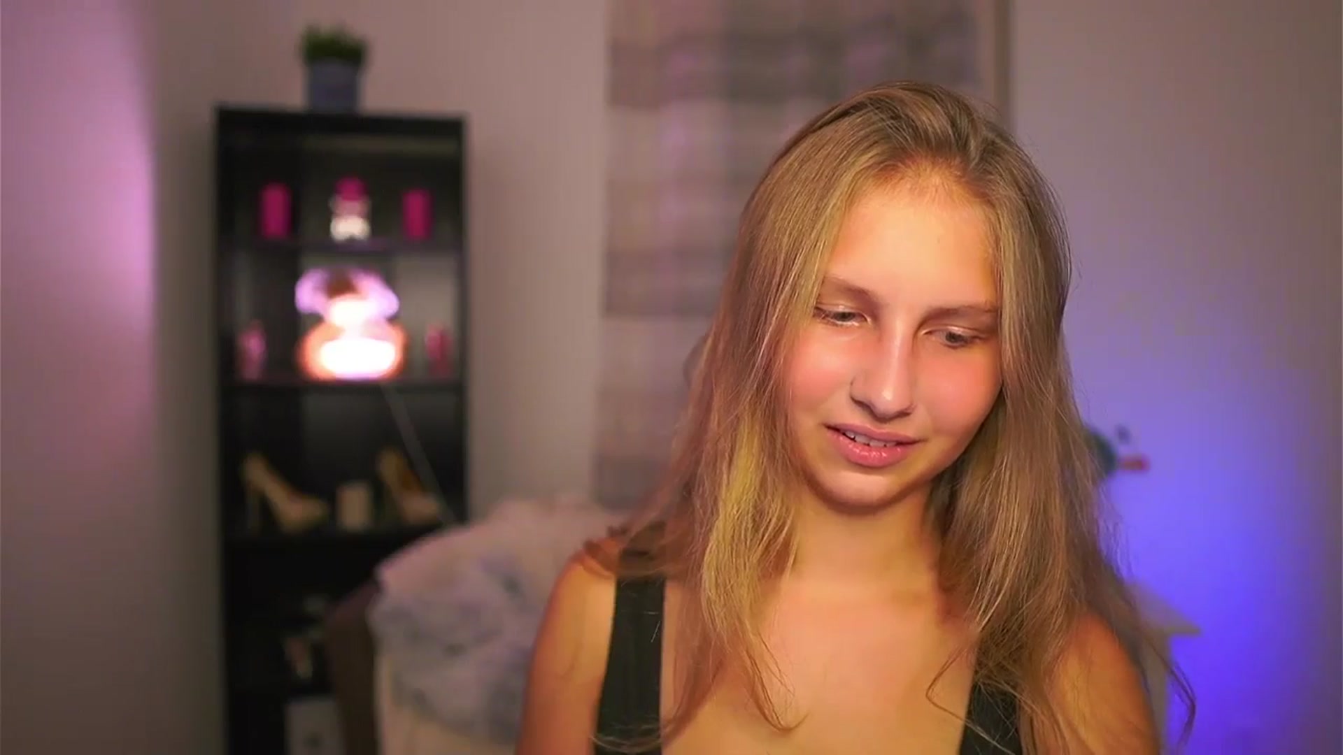 Gallery image thumbnail from Emmie_murray's myfreecams stream on, 10/15/2025, 17:59 image 3 of 20