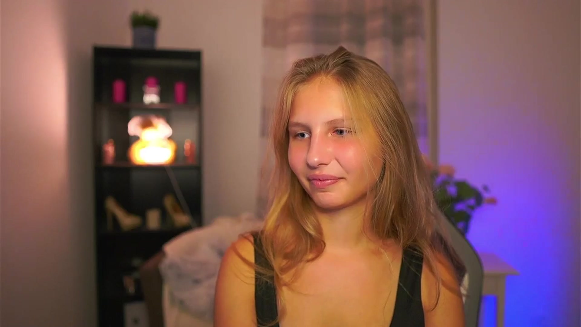 Gallery image thumbnail from Emmie_murray's myfreecams stream on, 10/15/2025, 17:59 image 4 of 20