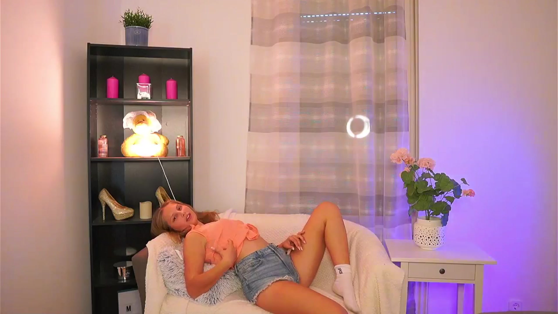 Gallery image thumbnail from Emmie_murray's myfreecams stream on, 10/16/2025, 13:26 image 10 of 20