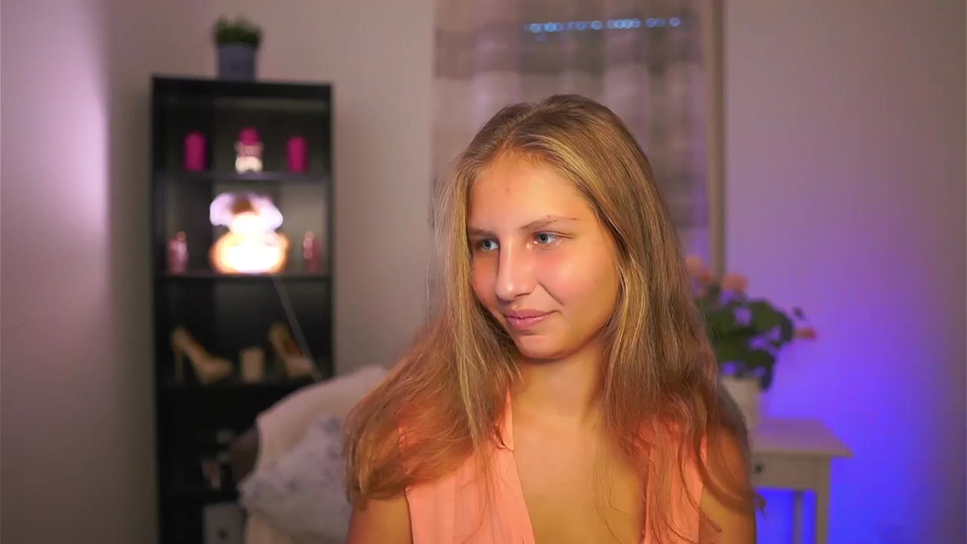 Gallery image thumbnail from Emmie_murray's myfreecams stream on, 10/16/2025, 14:54 image 17 of 20