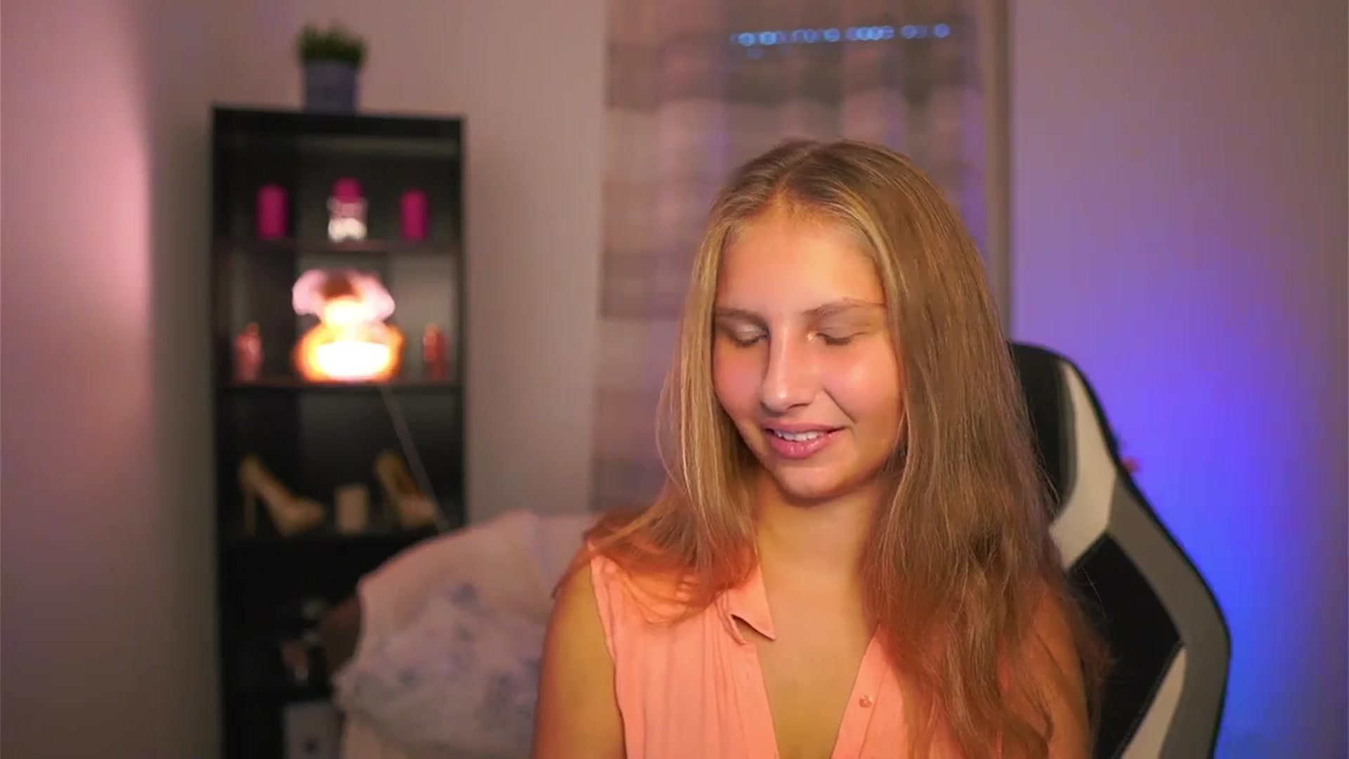 Gallery image thumbnail from Emmie_murray's myfreecams stream on, 10/16/2025, 14:54 image 4 of 20