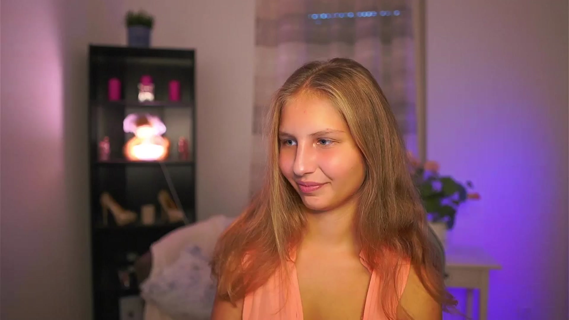 Gallery image thumbnail from Emmie_murray's myfreecams stream on, 10/16/2025, 14:54 image 18 of 20