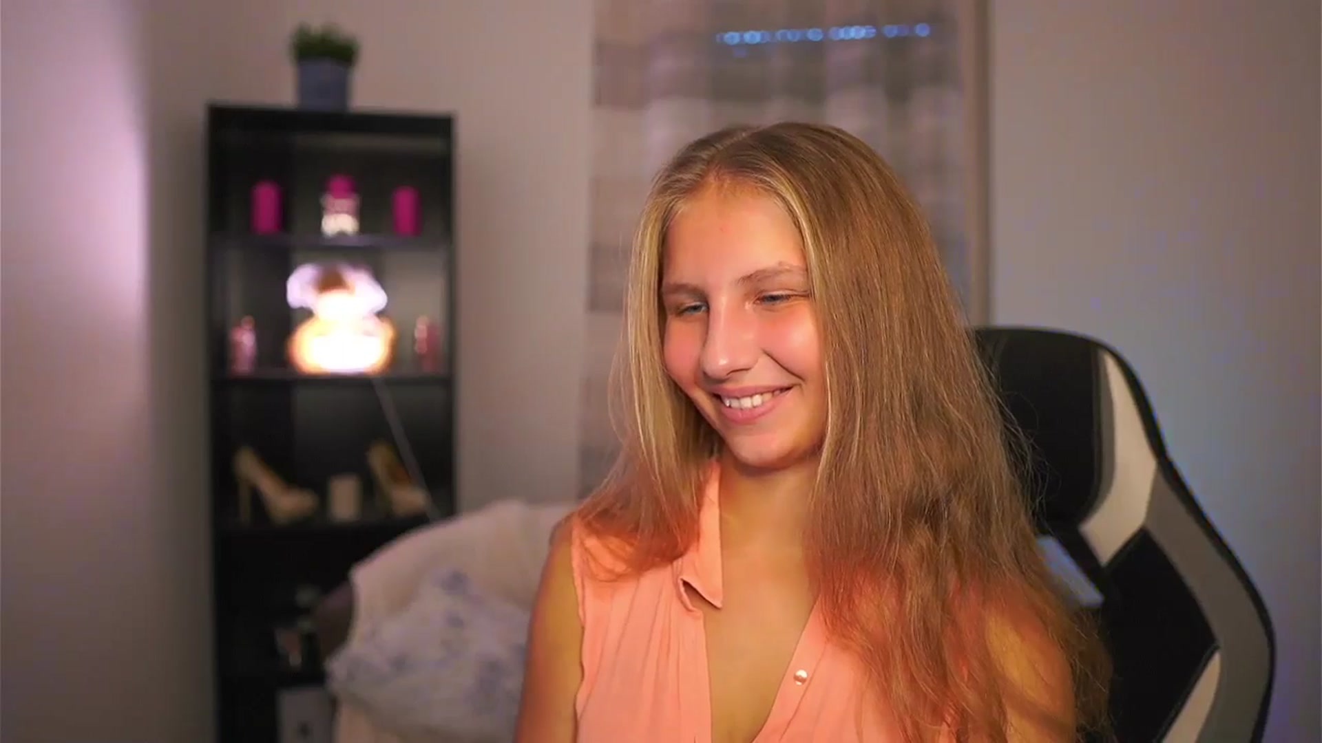 Gallery image thumbnail from Emmie_murray's myfreecams stream on, 10/16/2025, 14:54 image 2 of 20