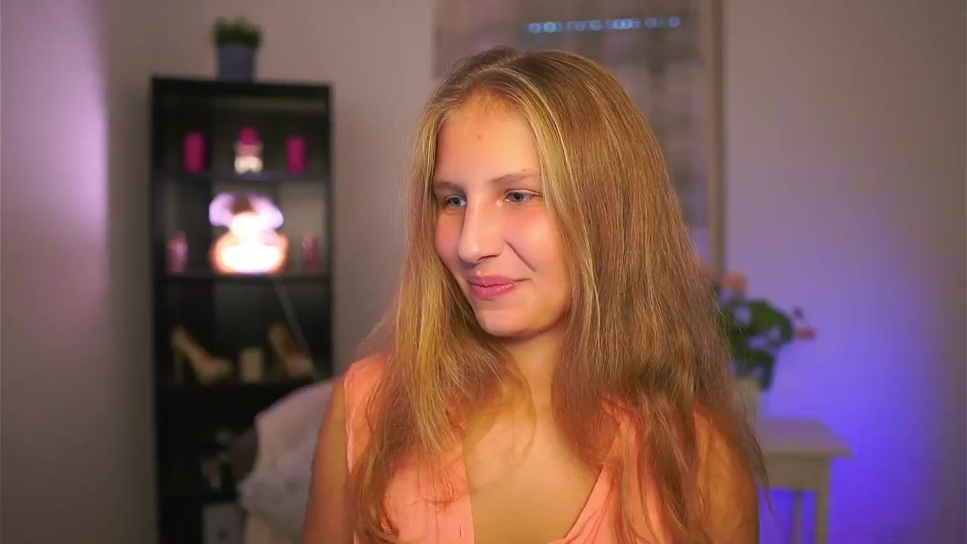 Gallery image thumbnail from Emmie_murray's myfreecams stream on, 10/16/2025, 14:54 image 13 of 20