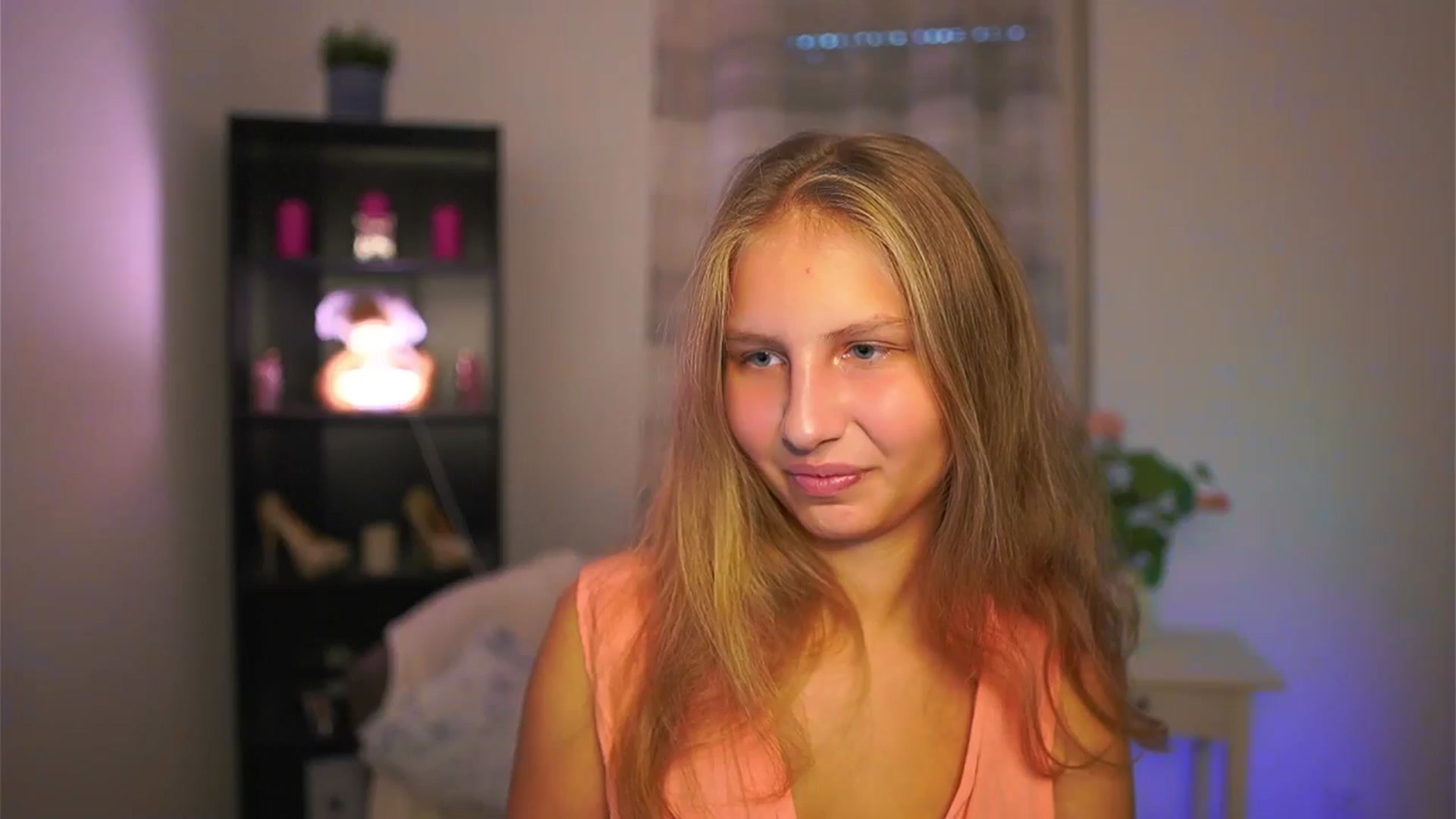 Gallery image thumbnail from Emmie_murray's myfreecams stream on, 10/16/2025, 14:54 image 14 of 20